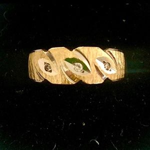 14K Gold band w/ 3 Diamonds size 6.5